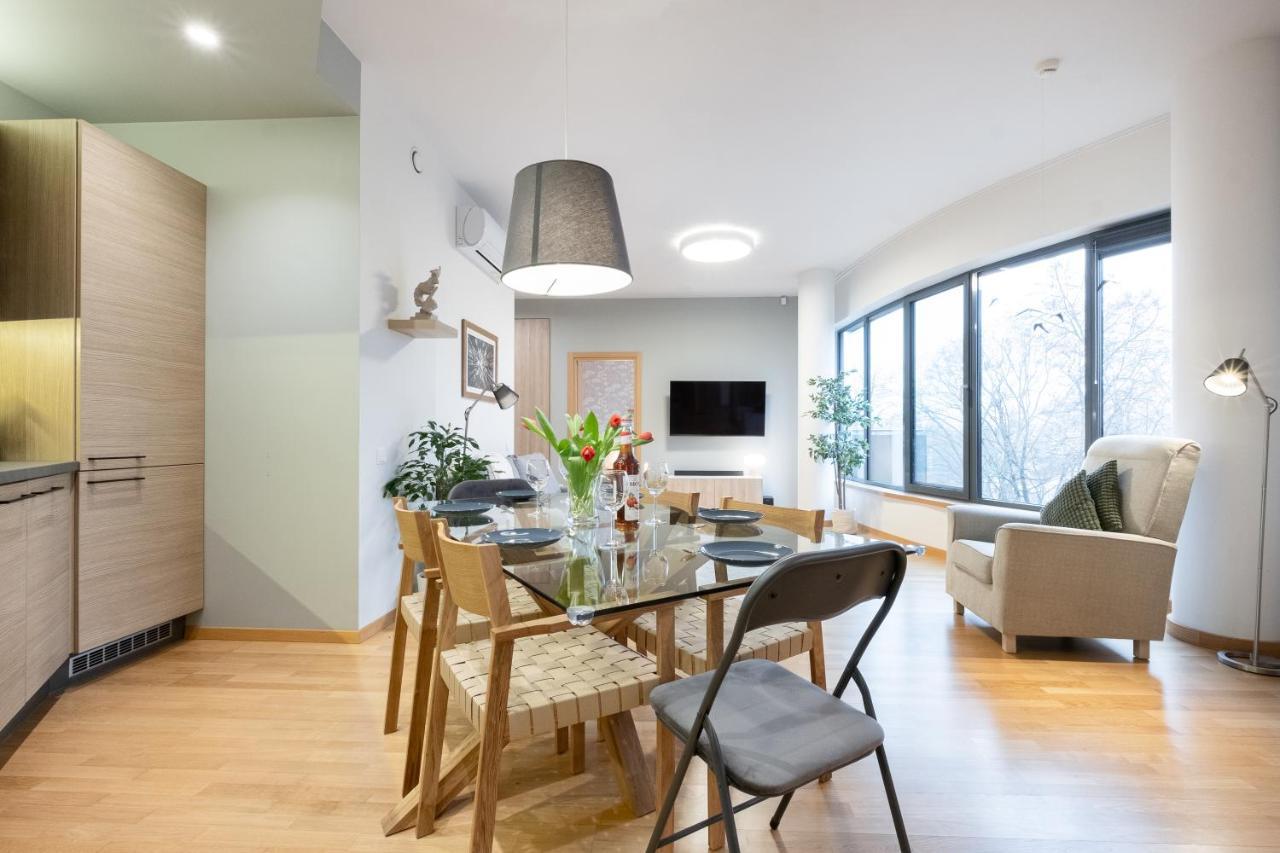 2 Bedroom Apt, 2 Garage Spots & Balconies, Self Check-In, By Cohost ดรูซกินินไก ภายนอก รูปภาพ