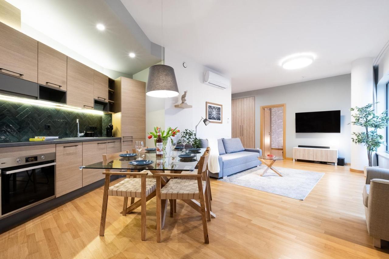 2 Bedroom Apt, 2 Garage Spots & Balconies, Self Check-In, By Cohost ดรูซกินินไก ภายนอก รูปภาพ