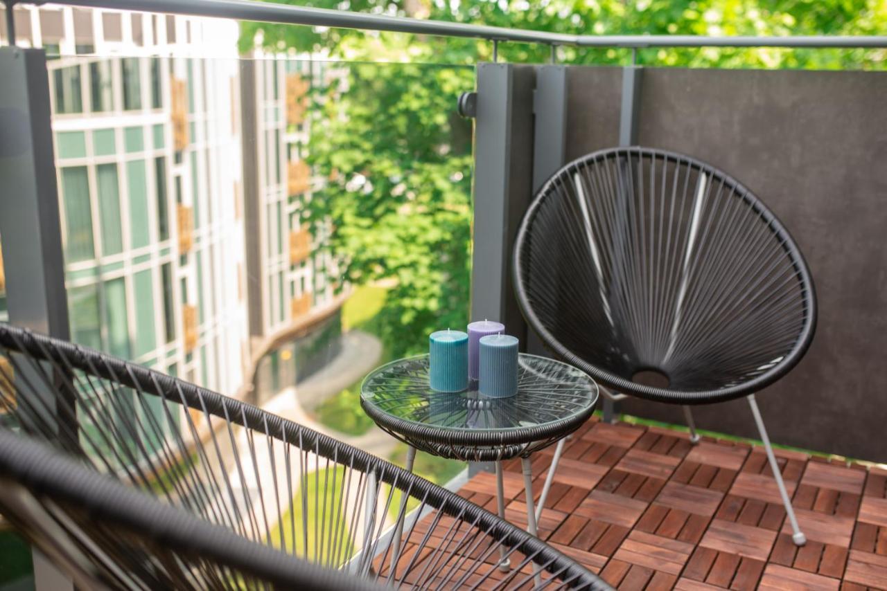 2 Bedroom Apt, 2 Garage Spots & Balconies, Self Check-In, By Cohost ดรูซกินินไก ภายนอก รูปภาพ