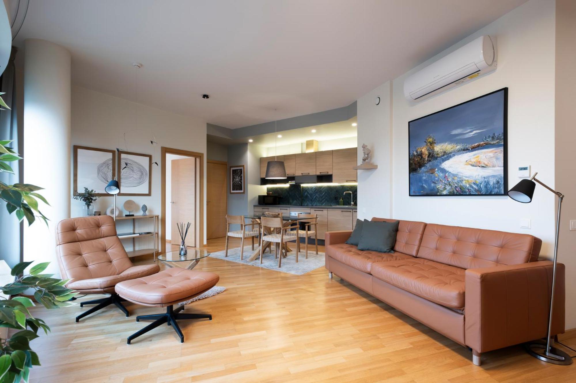 2 Bedroom Apt, 2 Garage Spots & Balconies, Self Check-In, By Cohost ดรูซกินินไก ภายนอก รูปภาพ