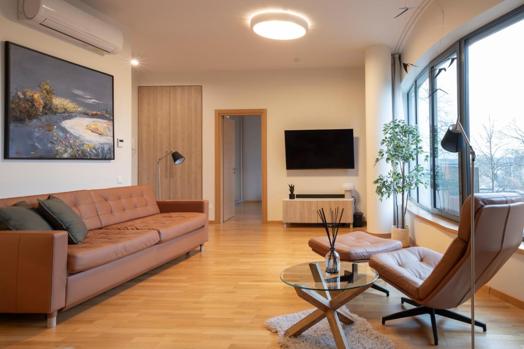 2 Bedroom Apt, 2 Garage Spots & Balconies, Self Check-In, By Cohost ดรูซกินินไก ภายนอก รูปภาพ