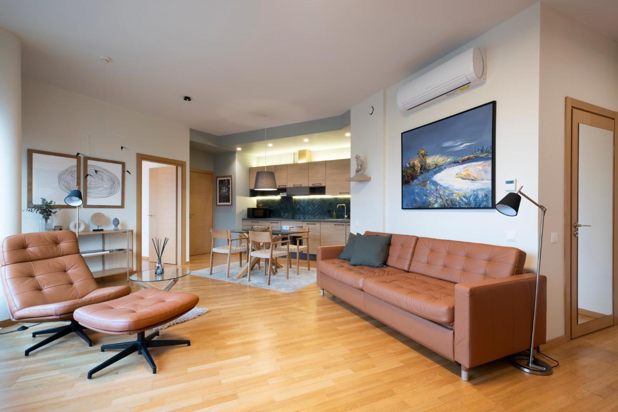 2 Bedroom Apt, 2 Garage Spots & Balconies, Self Check-In, By Cohost ดรูซกินินไก ภายนอก รูปภาพ