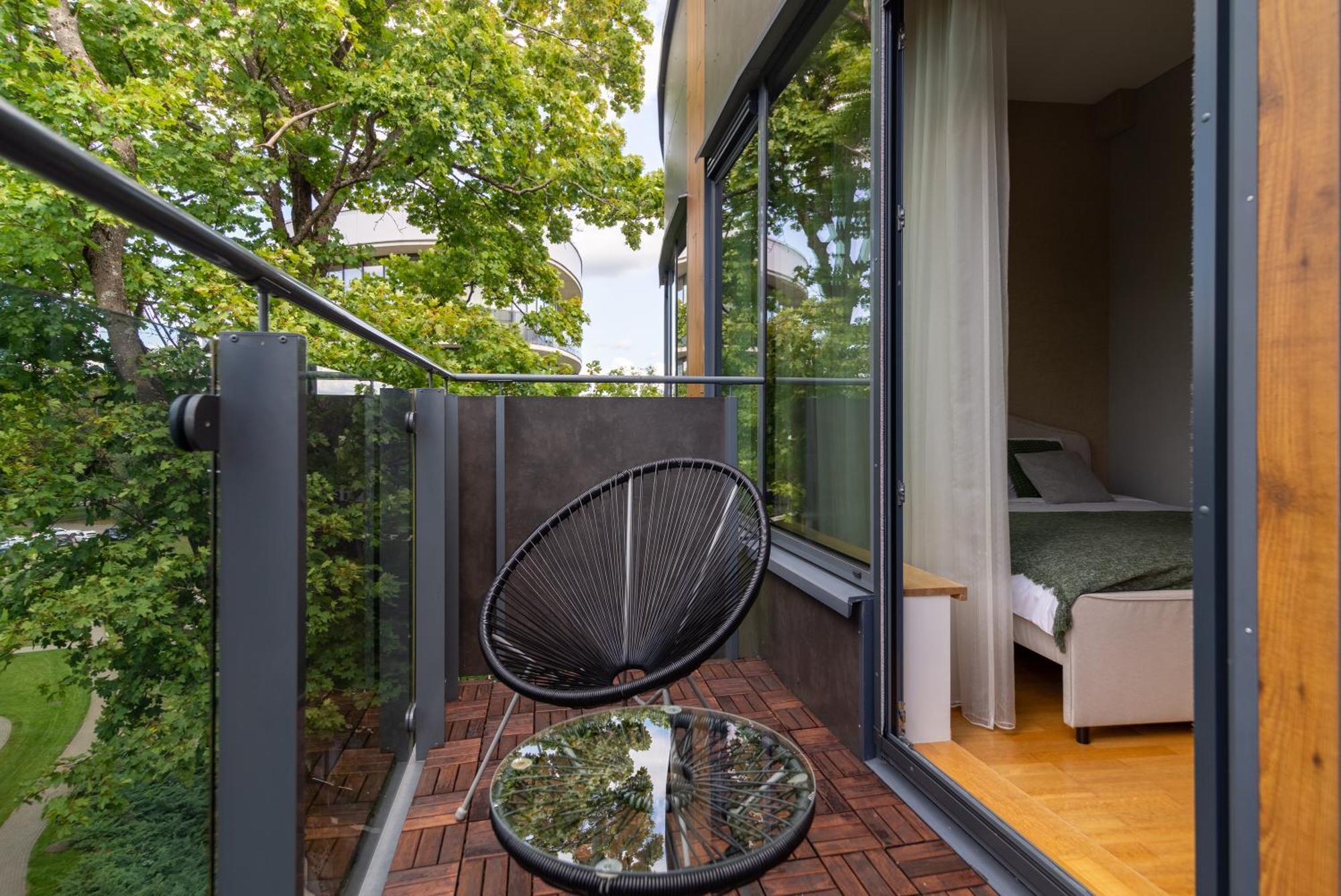 2 Bedroom Apt, 2 Garage Spots & Balconies, Self Check-In, By Cohost ดรูซกินินไก ภายนอก รูปภาพ