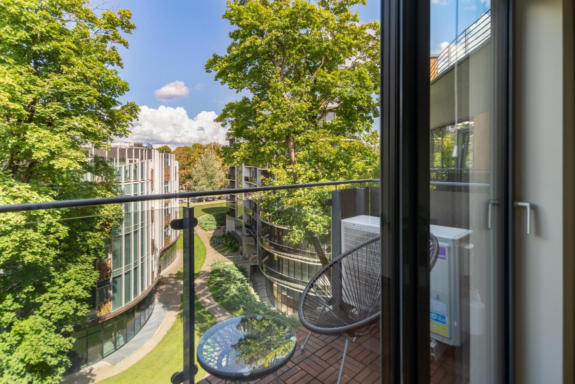 2 Bedroom Apt, 2 Garage Spots & Balconies, Self Check-In, By Cohost ดรูซกินินไก ภายนอก รูปภาพ