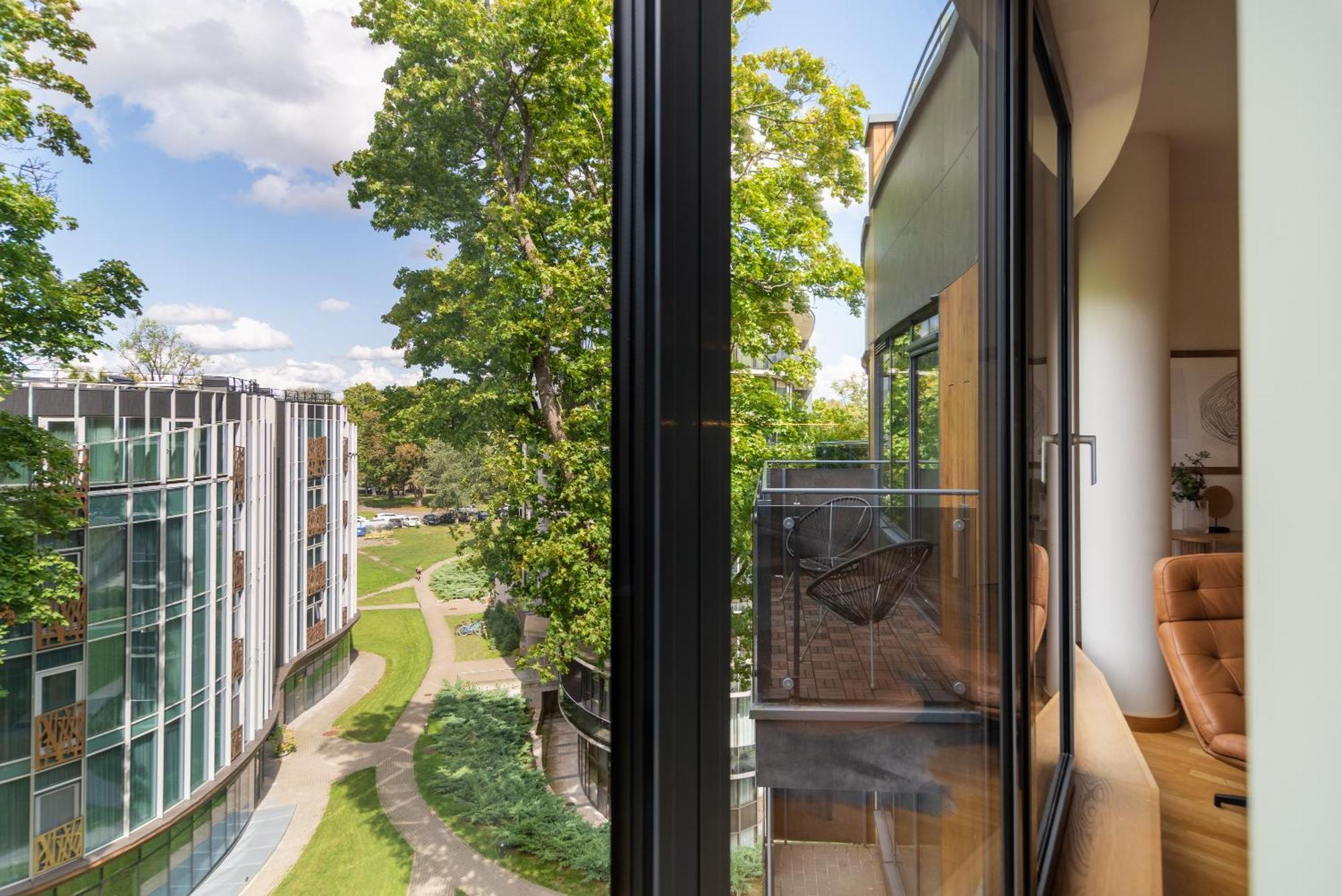 2 Bedroom Apt, 2 Garage Spots & Balconies, Self Check-In, By Cohost ดรูซกินินไก ภายนอก รูปภาพ