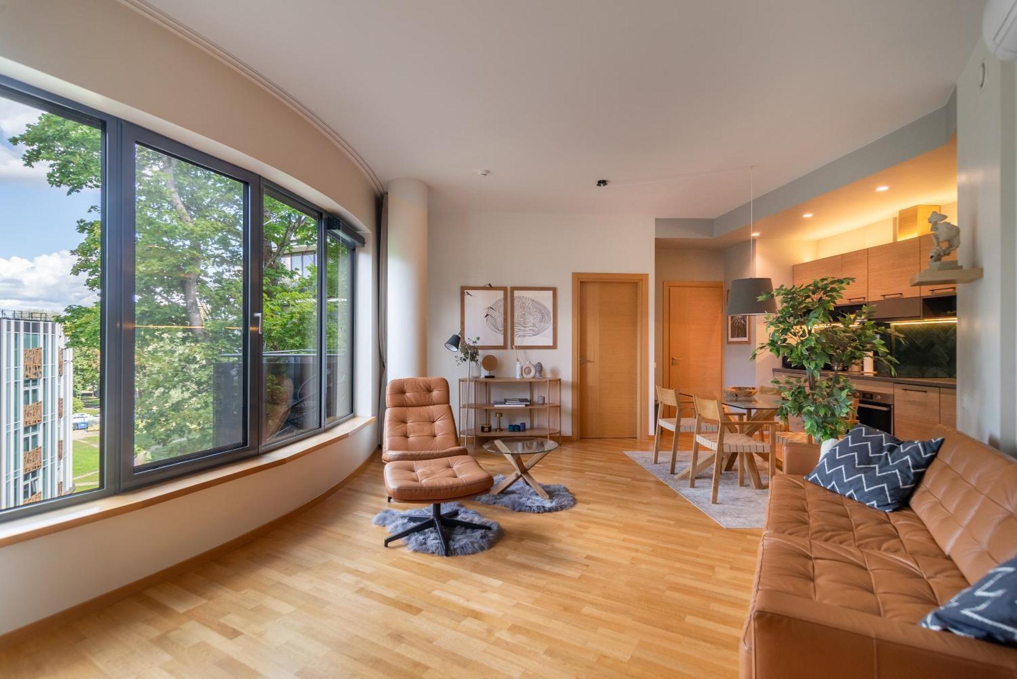 2 Bedroom Apt, 2 Garage Spots & Balconies, Self Check-In, By Cohost ดรูซกินินไก ภายนอก รูปภาพ