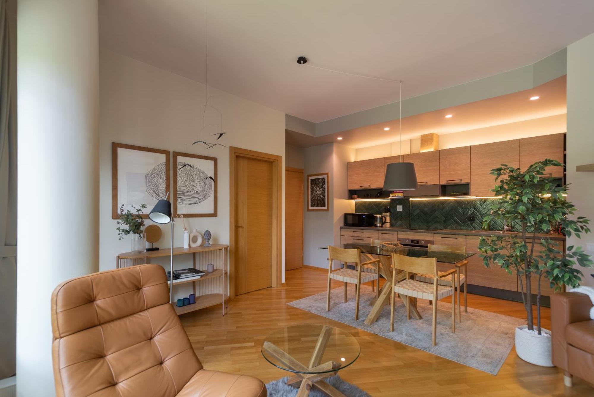 2 Bedroom Apt, 2 Garage Spots & Balconies, Self Check-In, By Cohost ดรูซกินินไก ภายนอก รูปภาพ